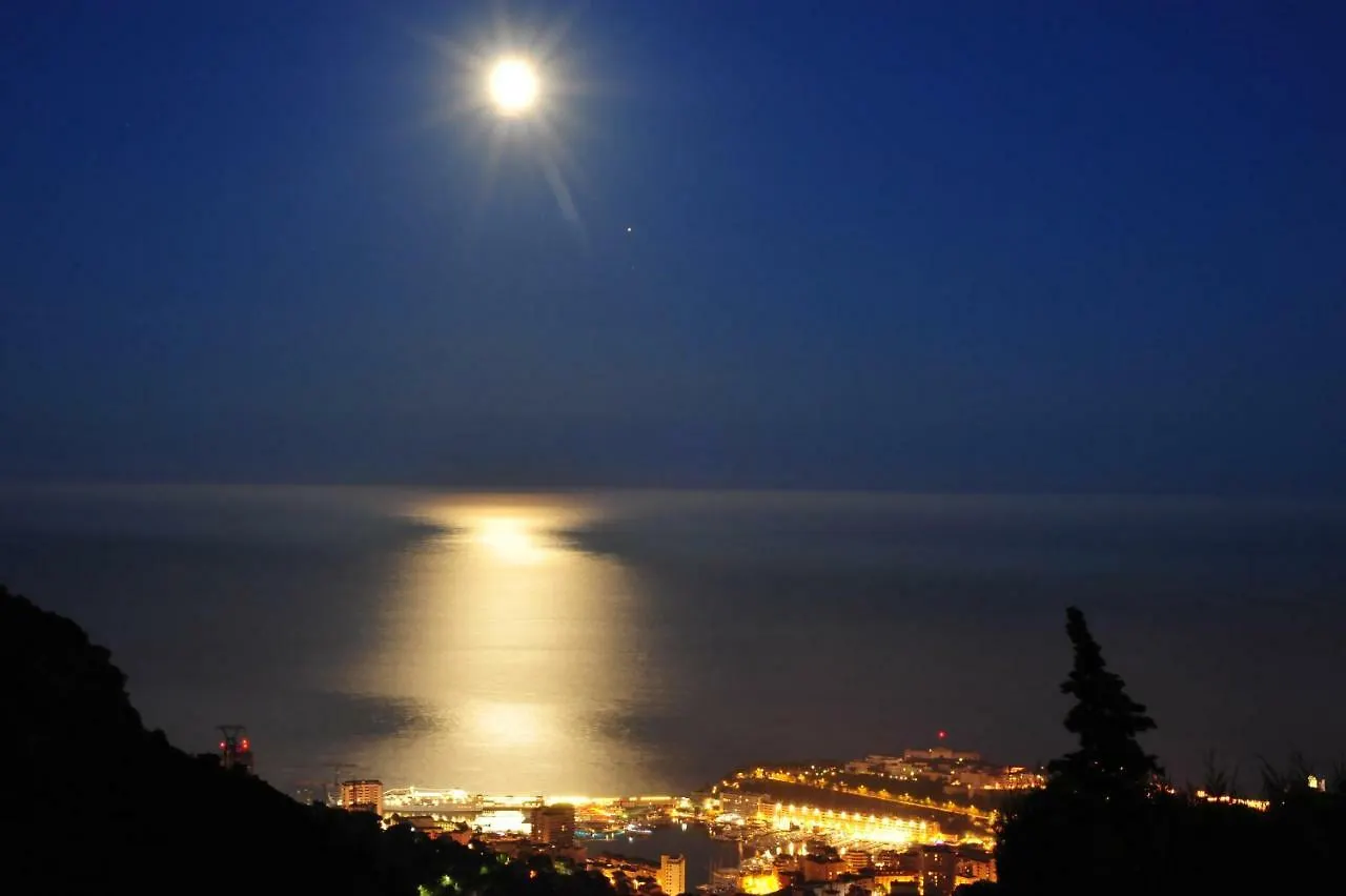 Chambre A Part La Turbie Bed & Breakfast